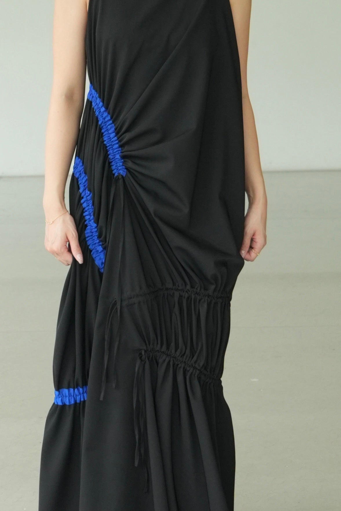 SCULPT DRESS