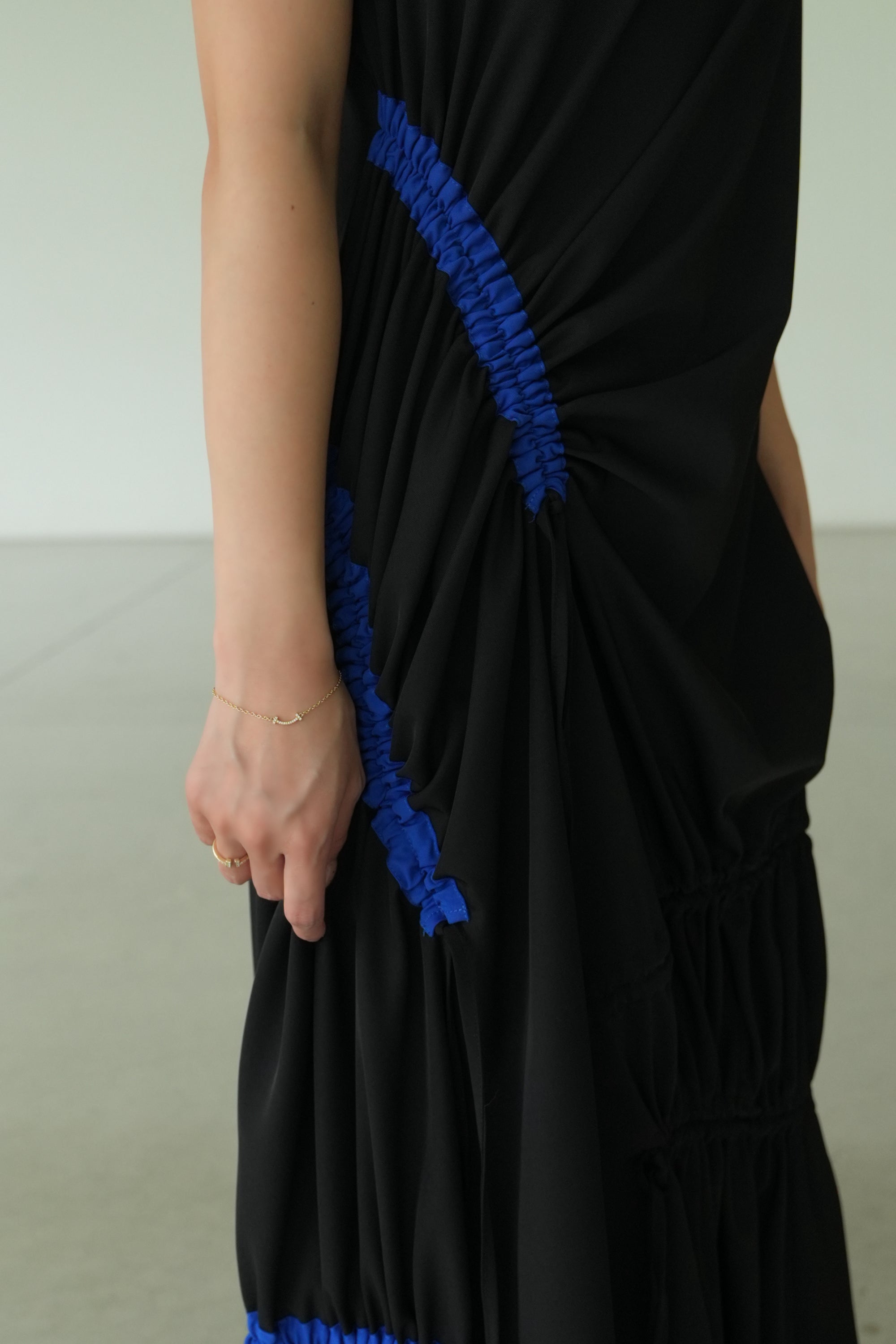 SCULPT DRESS