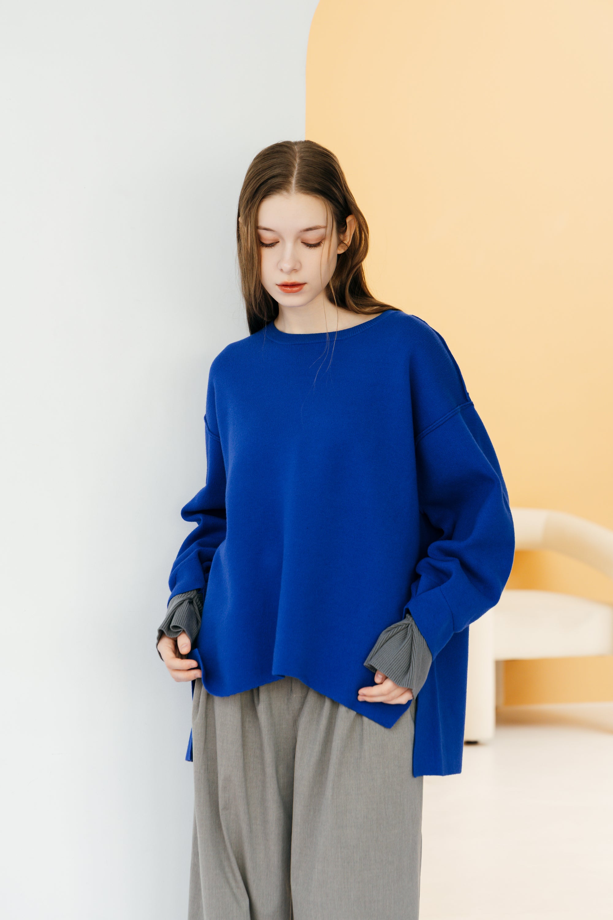 TWO-TONE LAYERED KNIT TOP
