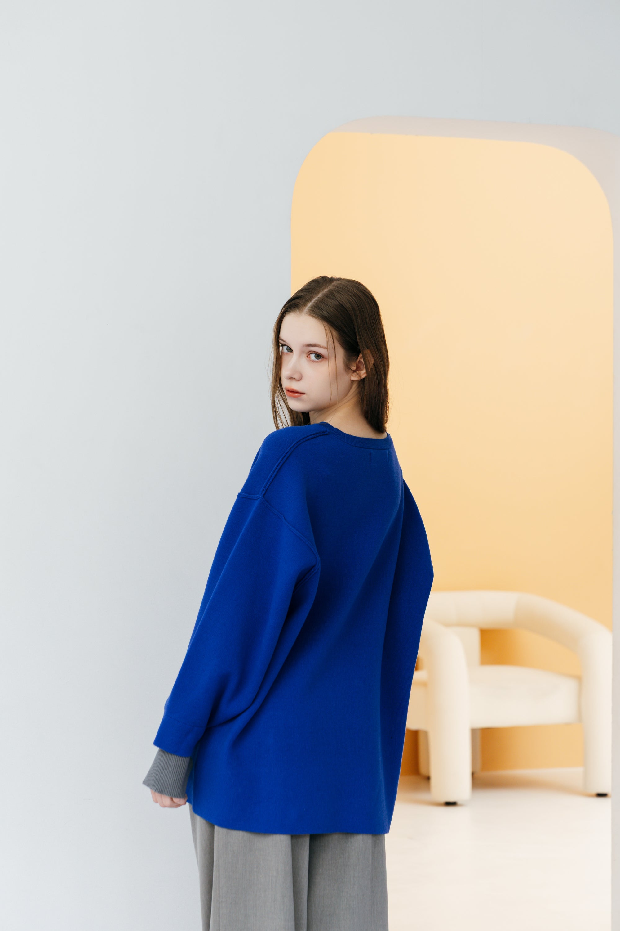 TWO-TONE LAYERED KNIT TOP