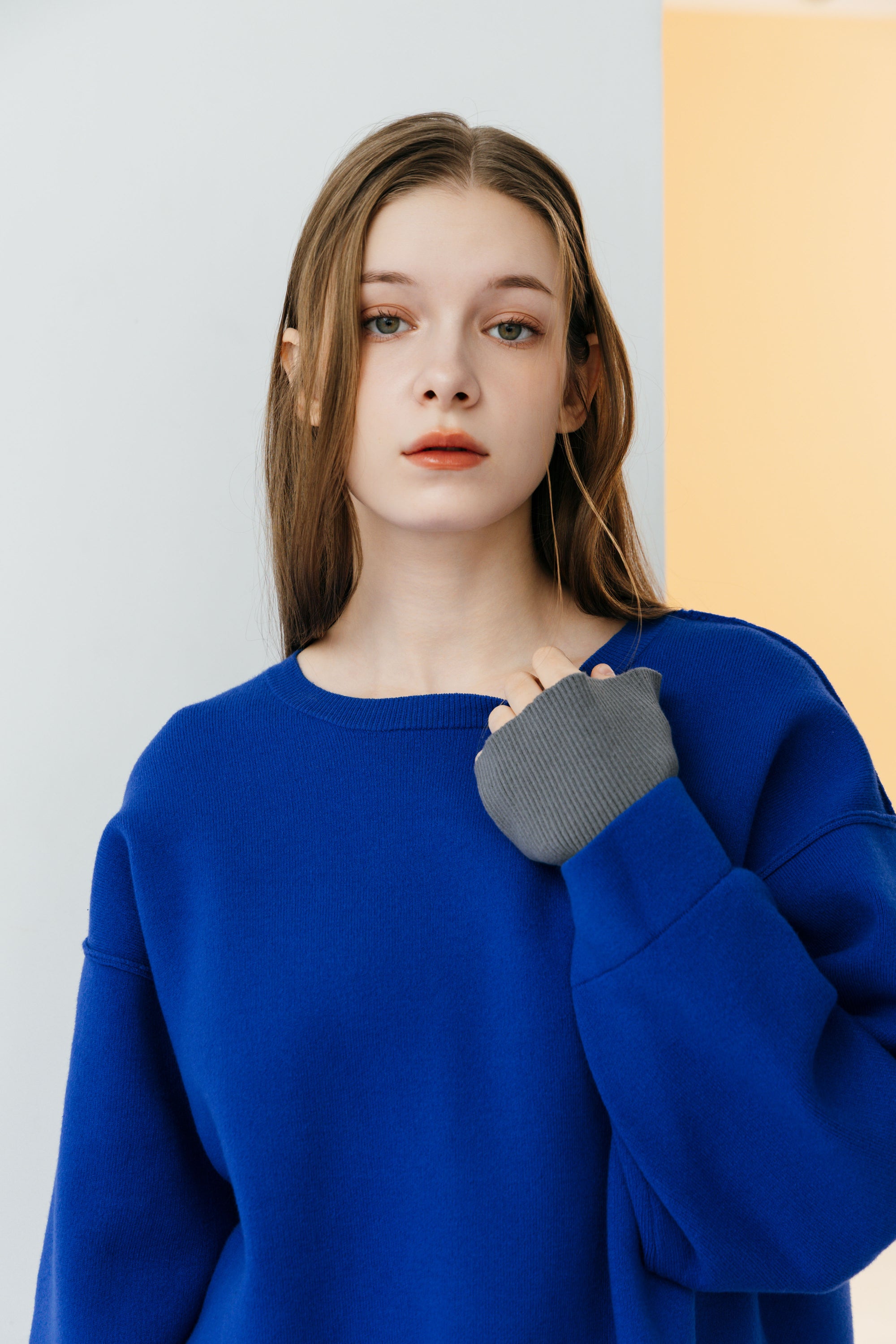 TWO-TONE LAYERED KNIT TOP