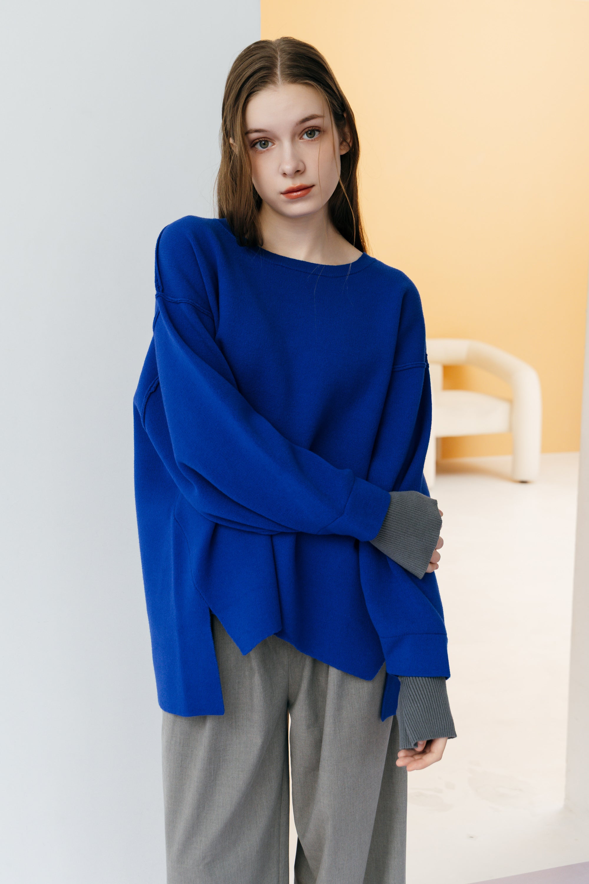 TWO-TONE LAYERED KNIT TOP