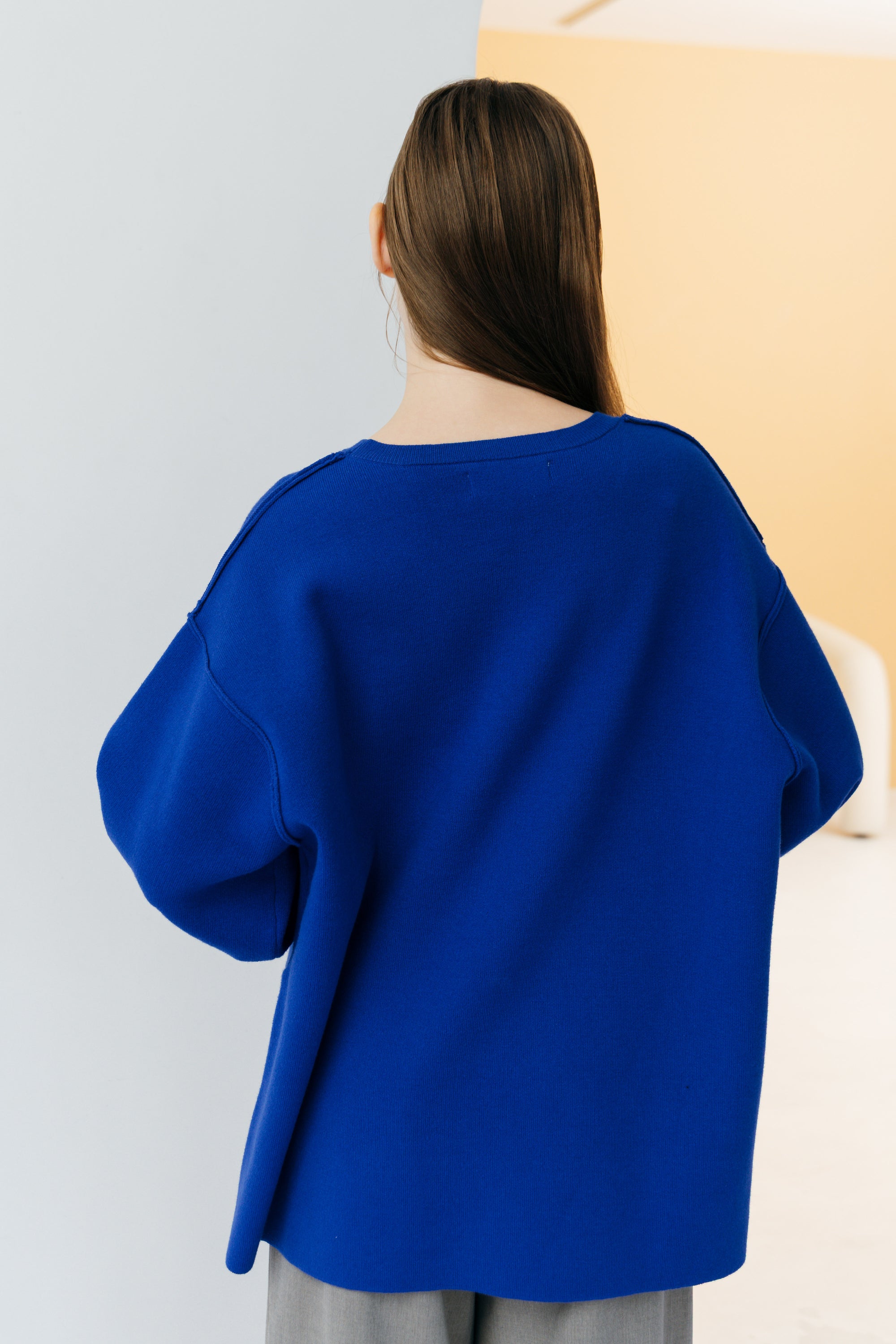 TWO-TONE LAYERED KNIT TOP