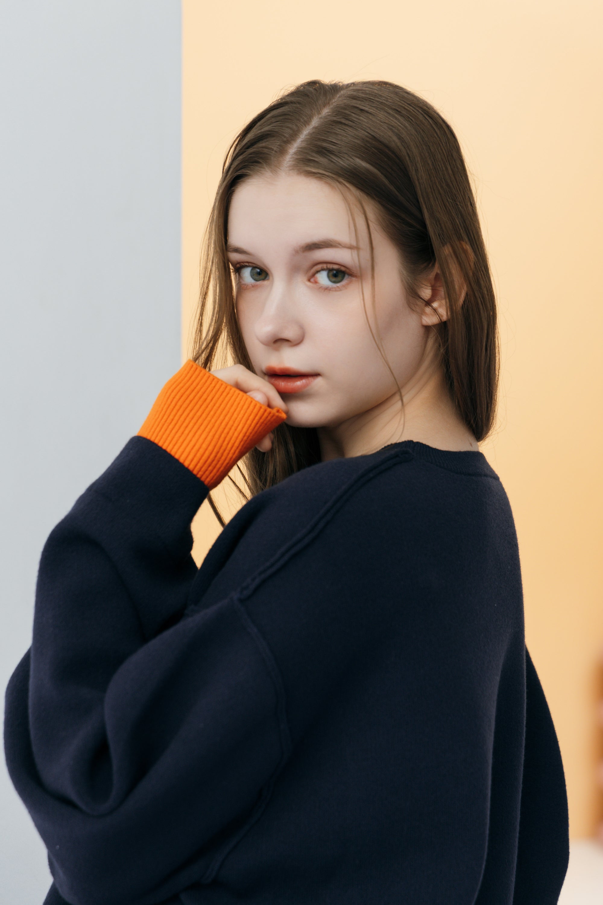 TWO-TONE LAYERED KNIT TOP