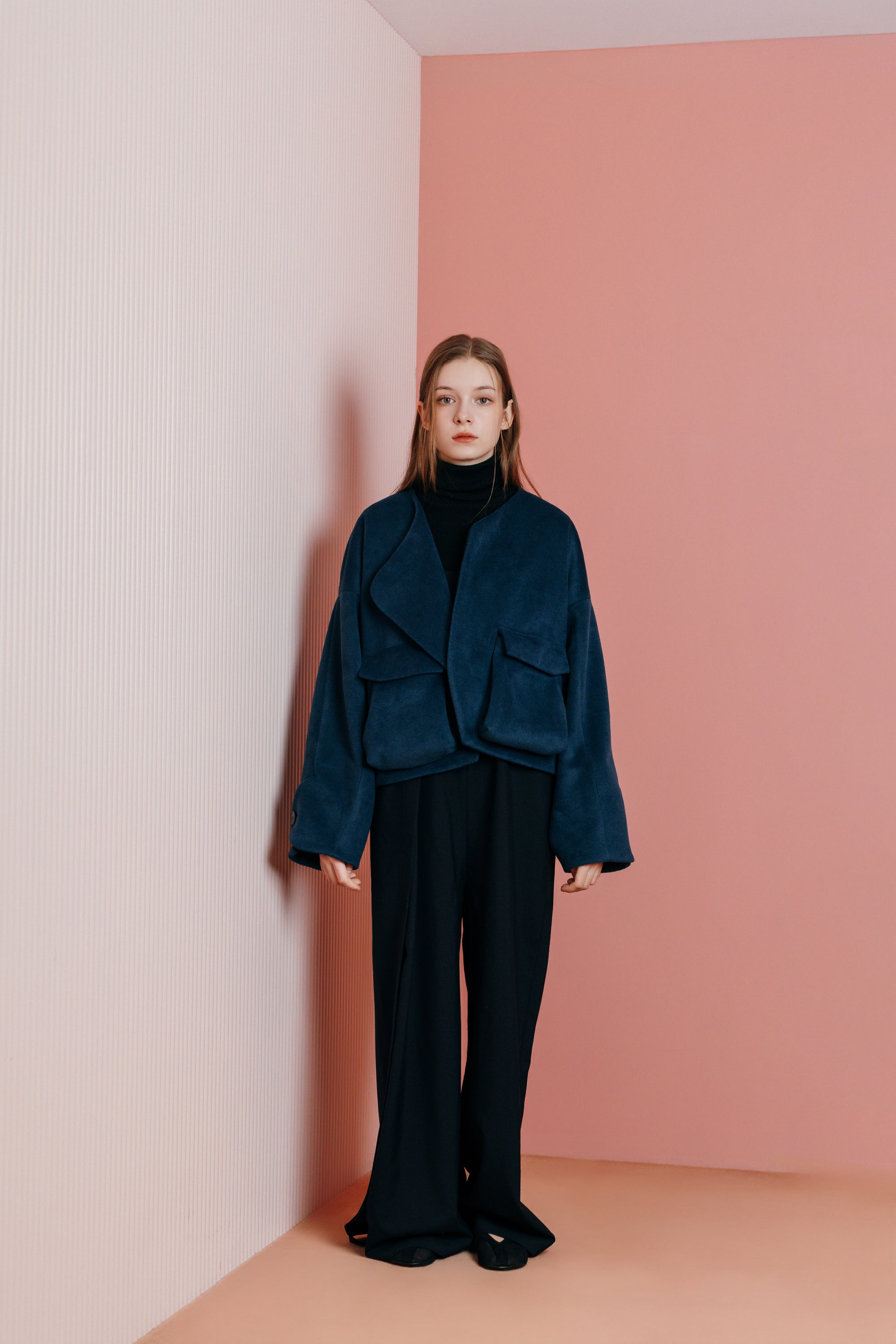 REFINED POCKET DETAIL COAT【11月下旬発売予定】