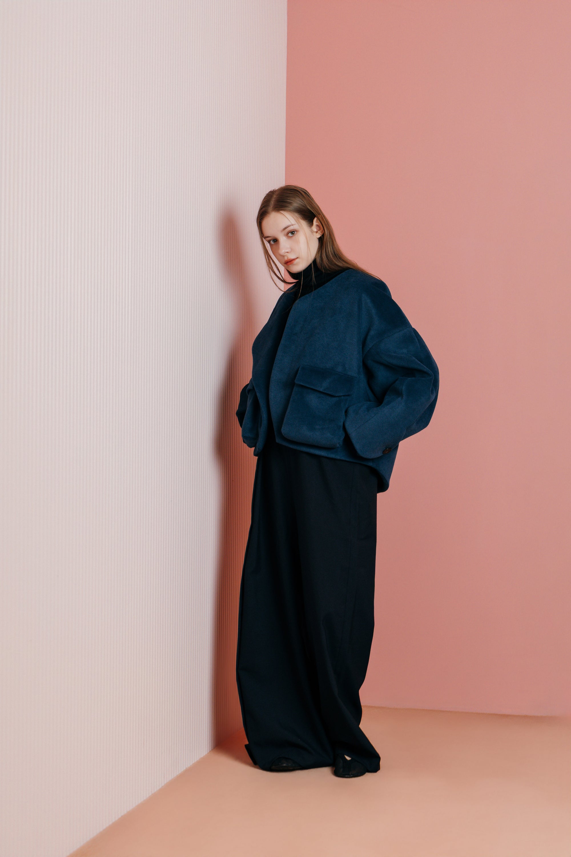 REFINED POCKET DETAIL COAT【11月下旬発売予定】