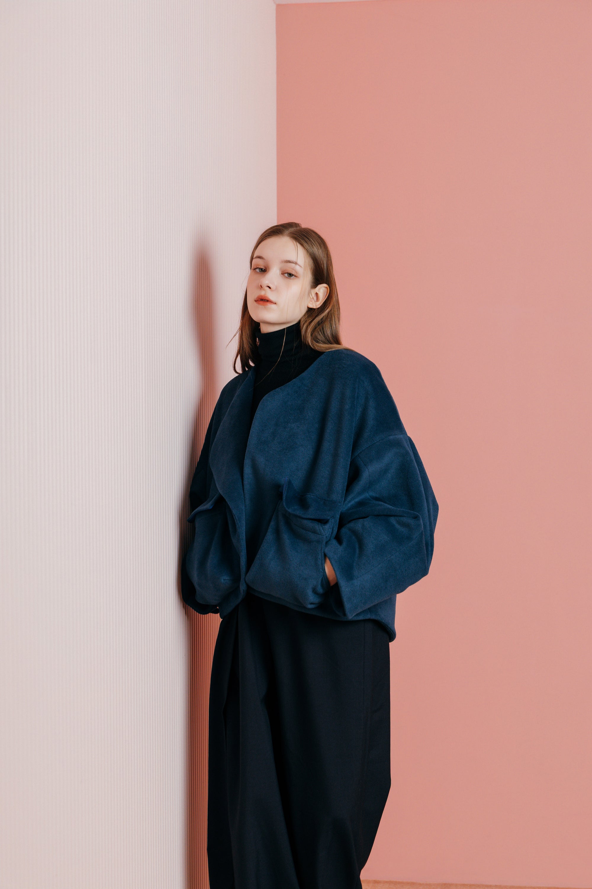 REFINED POCKET DETAIL COAT【11月下旬発売予定】