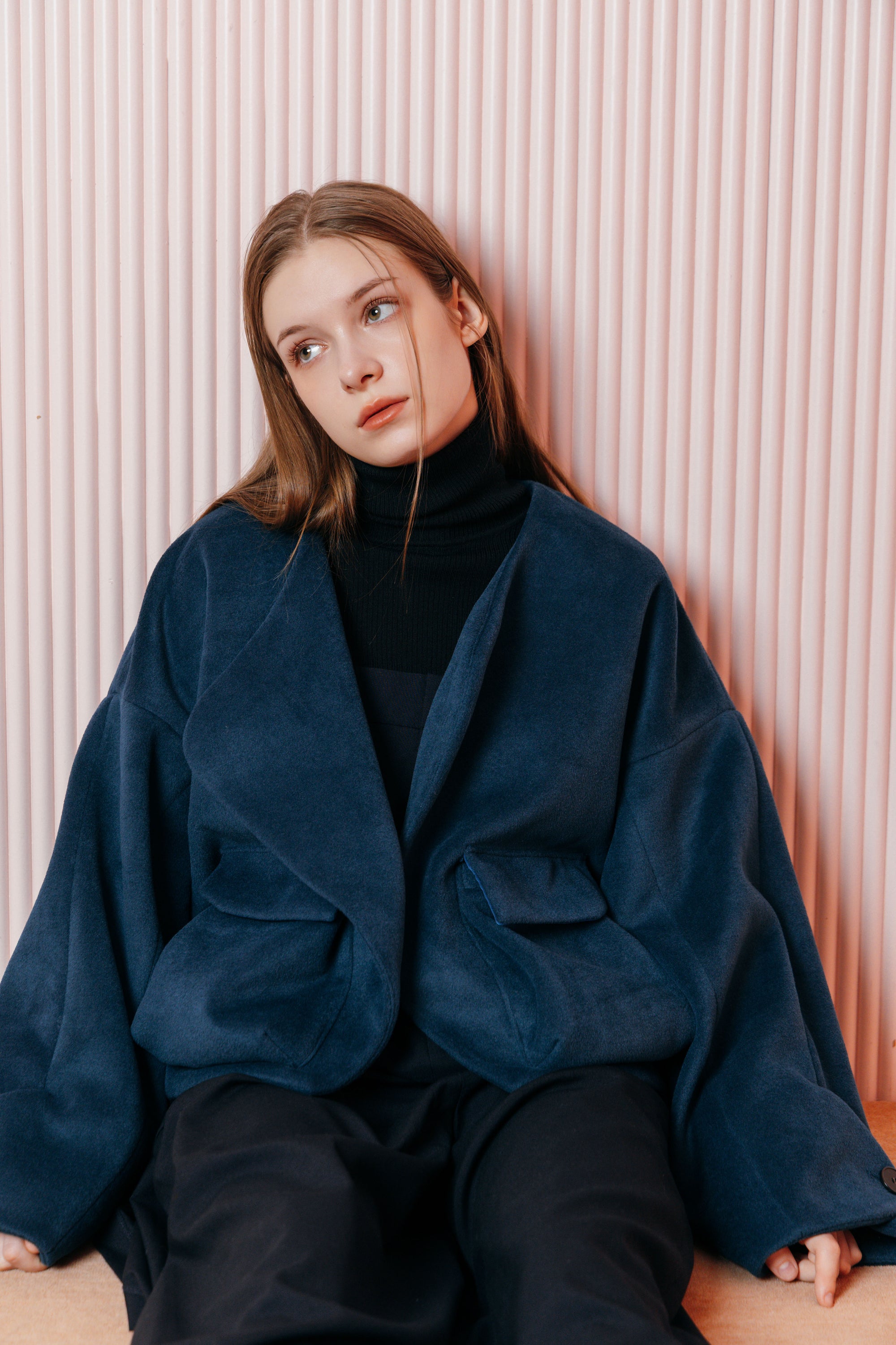 REFINED POCKET DETAIL COAT【11月下旬発売予定】