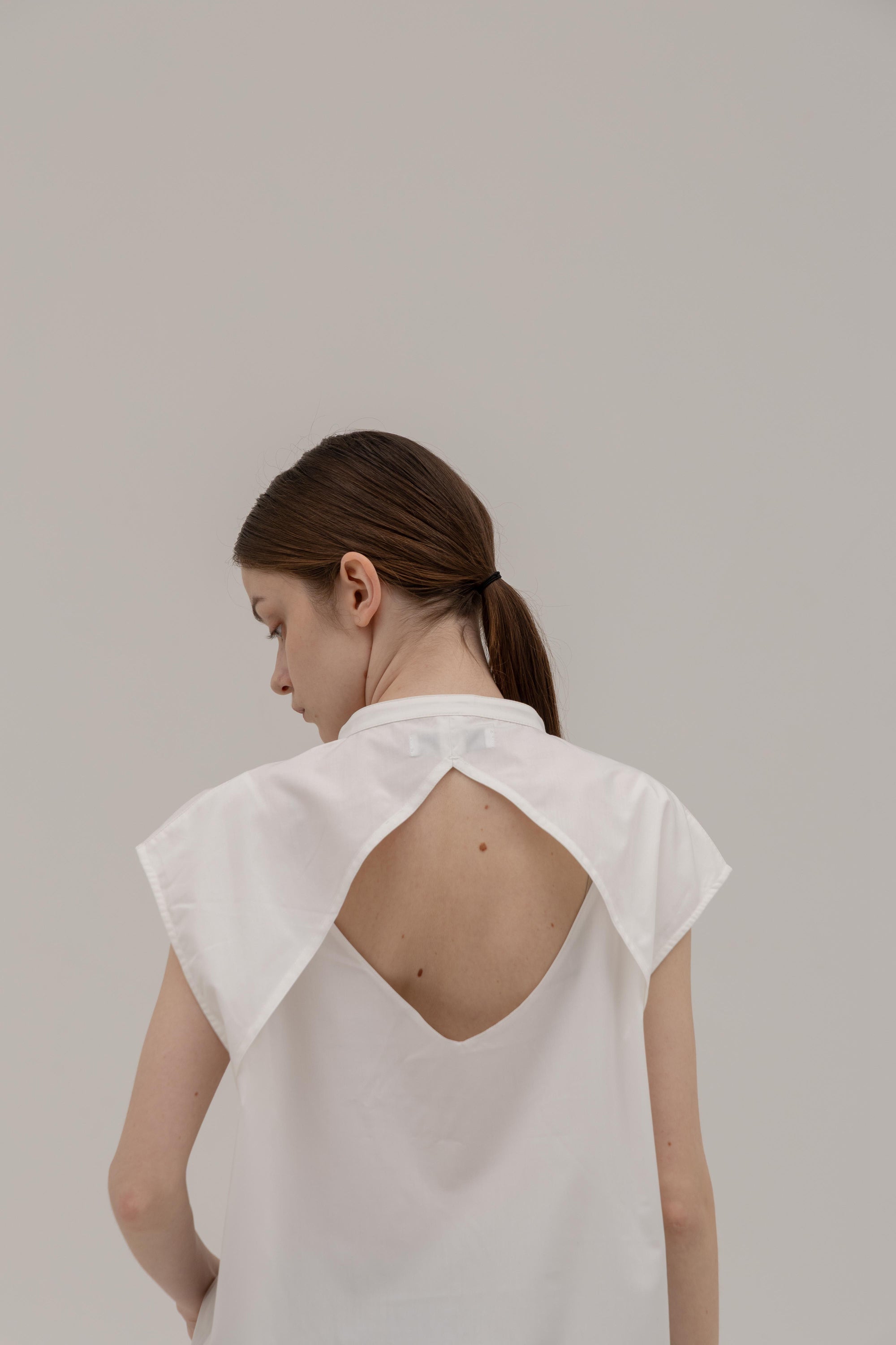BACK HUSH SHIRT