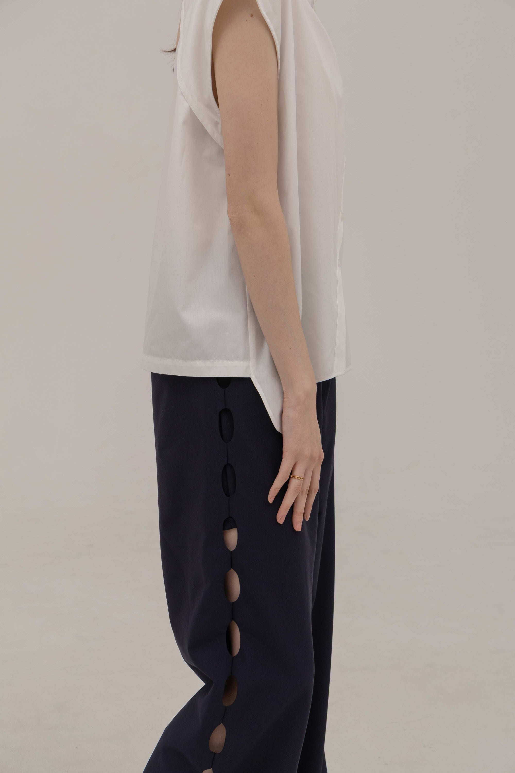 SLIT LINE PANTS