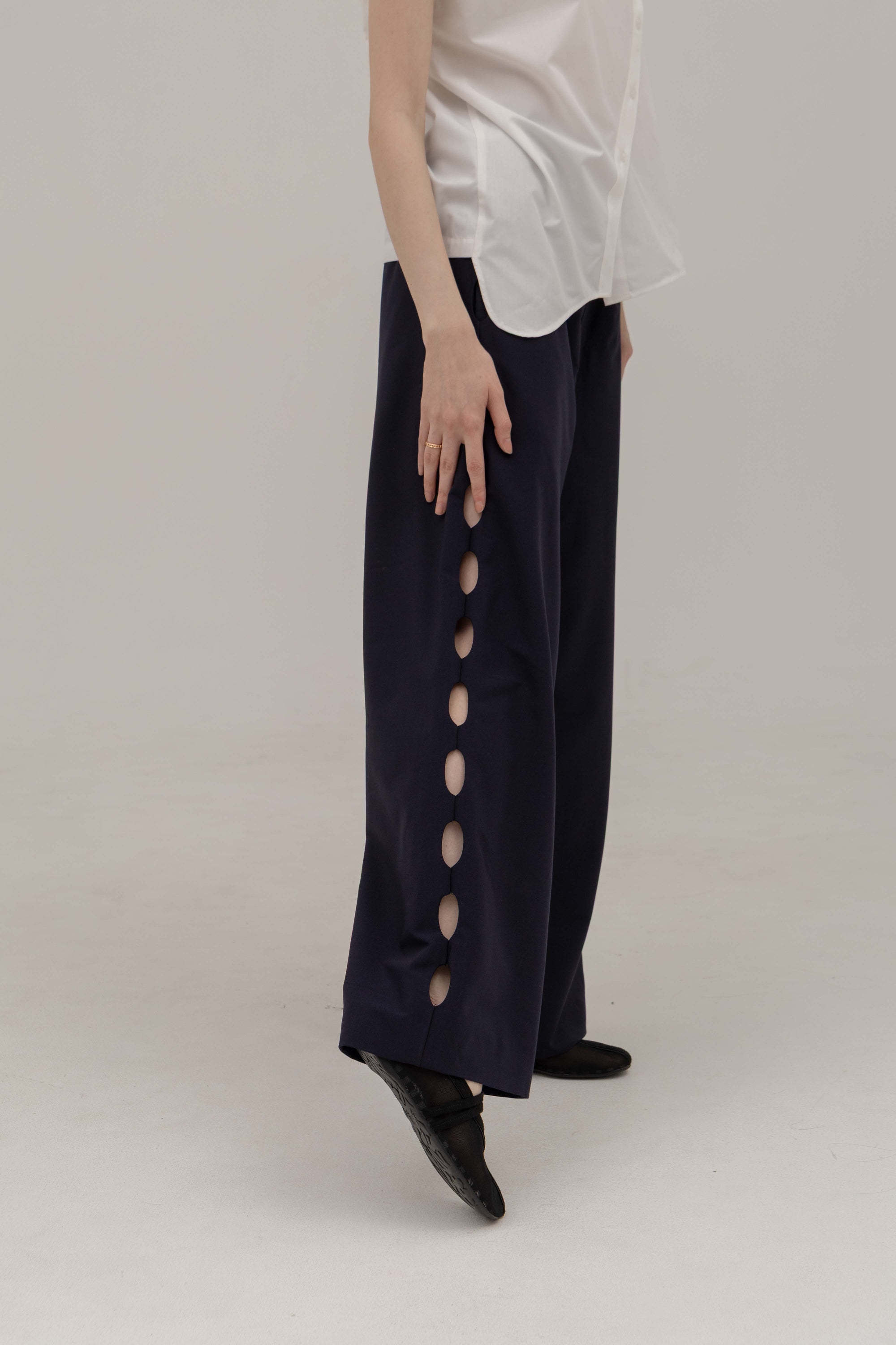 SLIT LINE PANTS