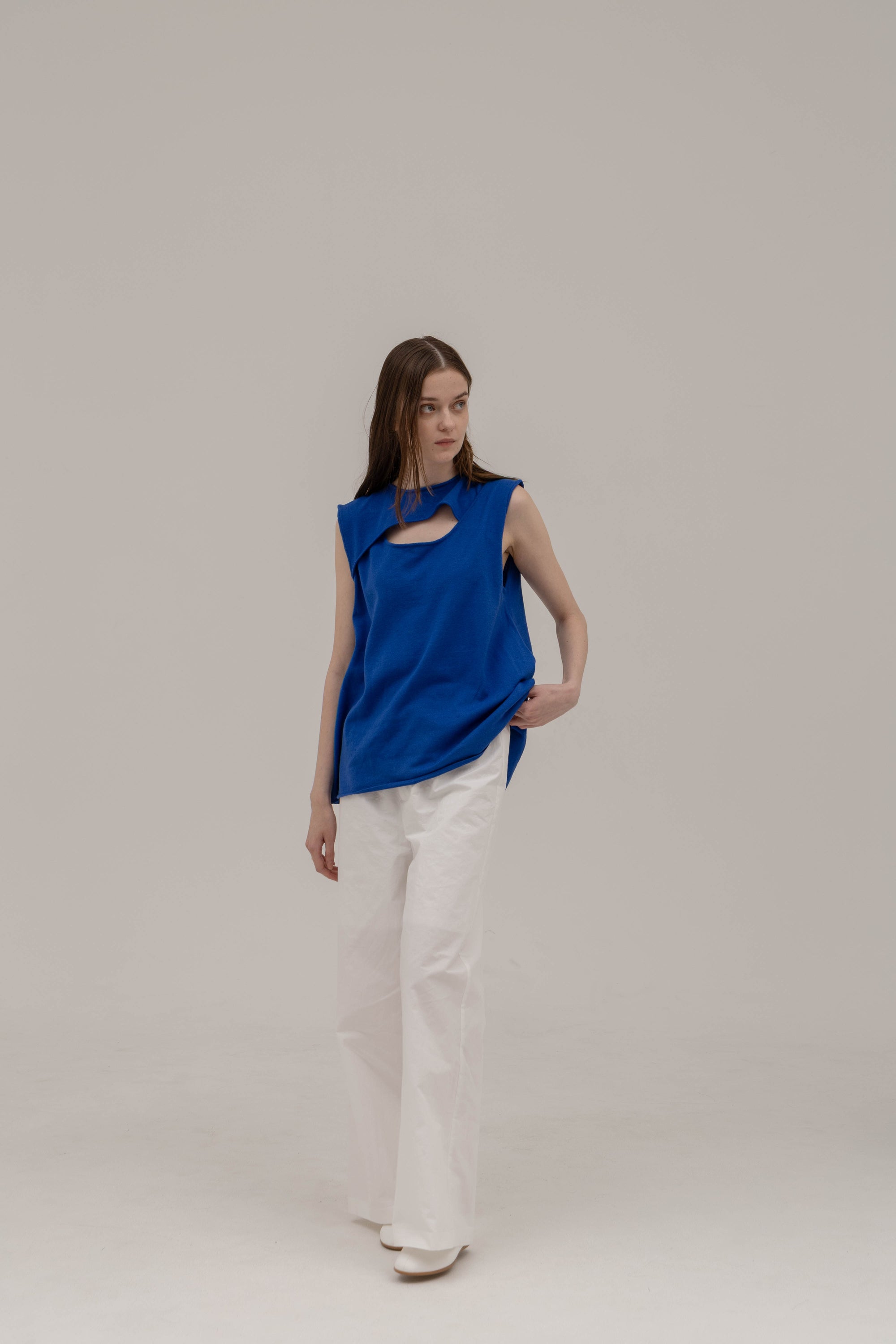 FRONT CUT TANK TOP【6月13日20:00-発売】