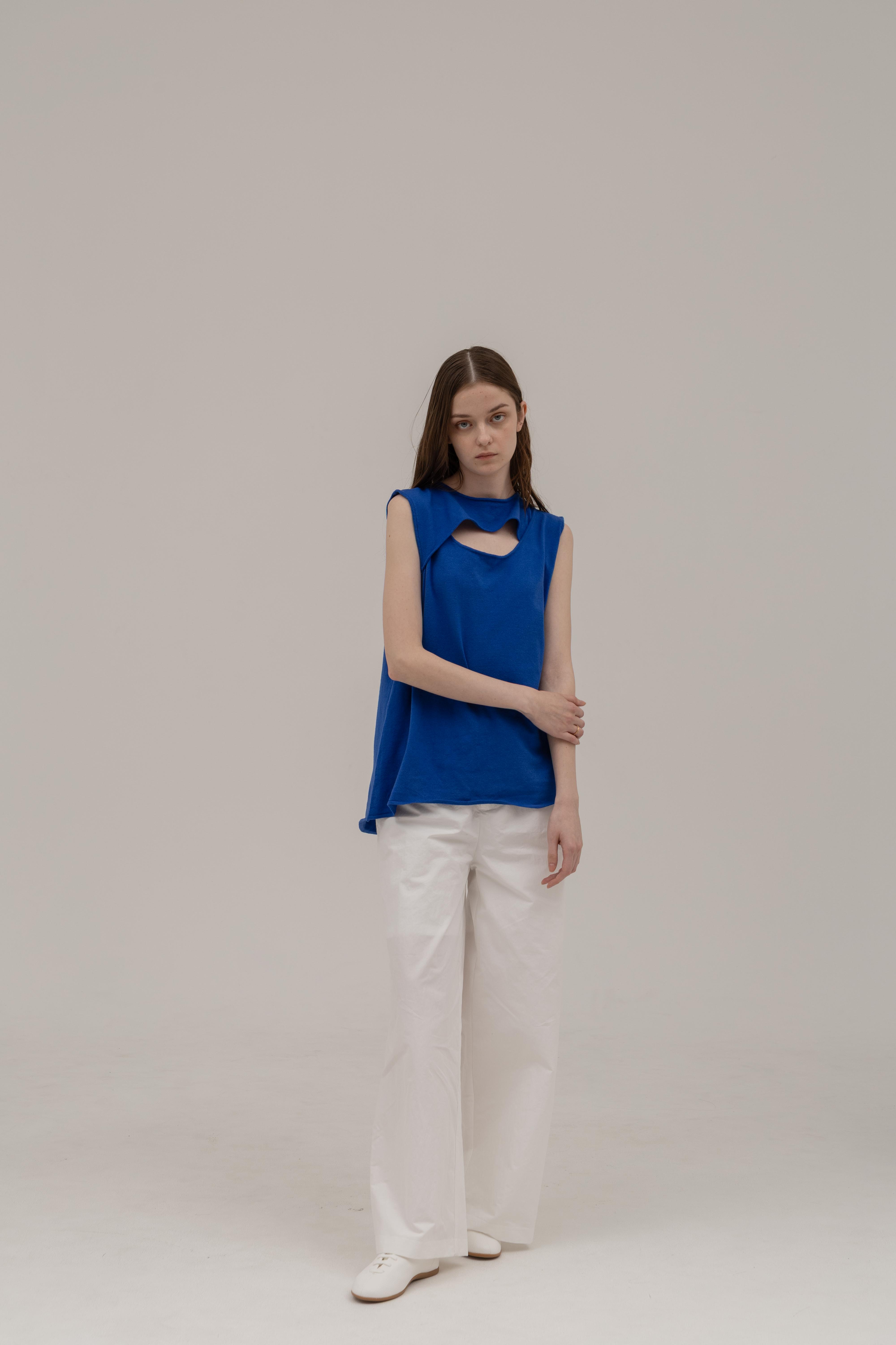 【UNOF】FRONT CUT TANK TOP FRONT CUT TANK TOP – UNOF