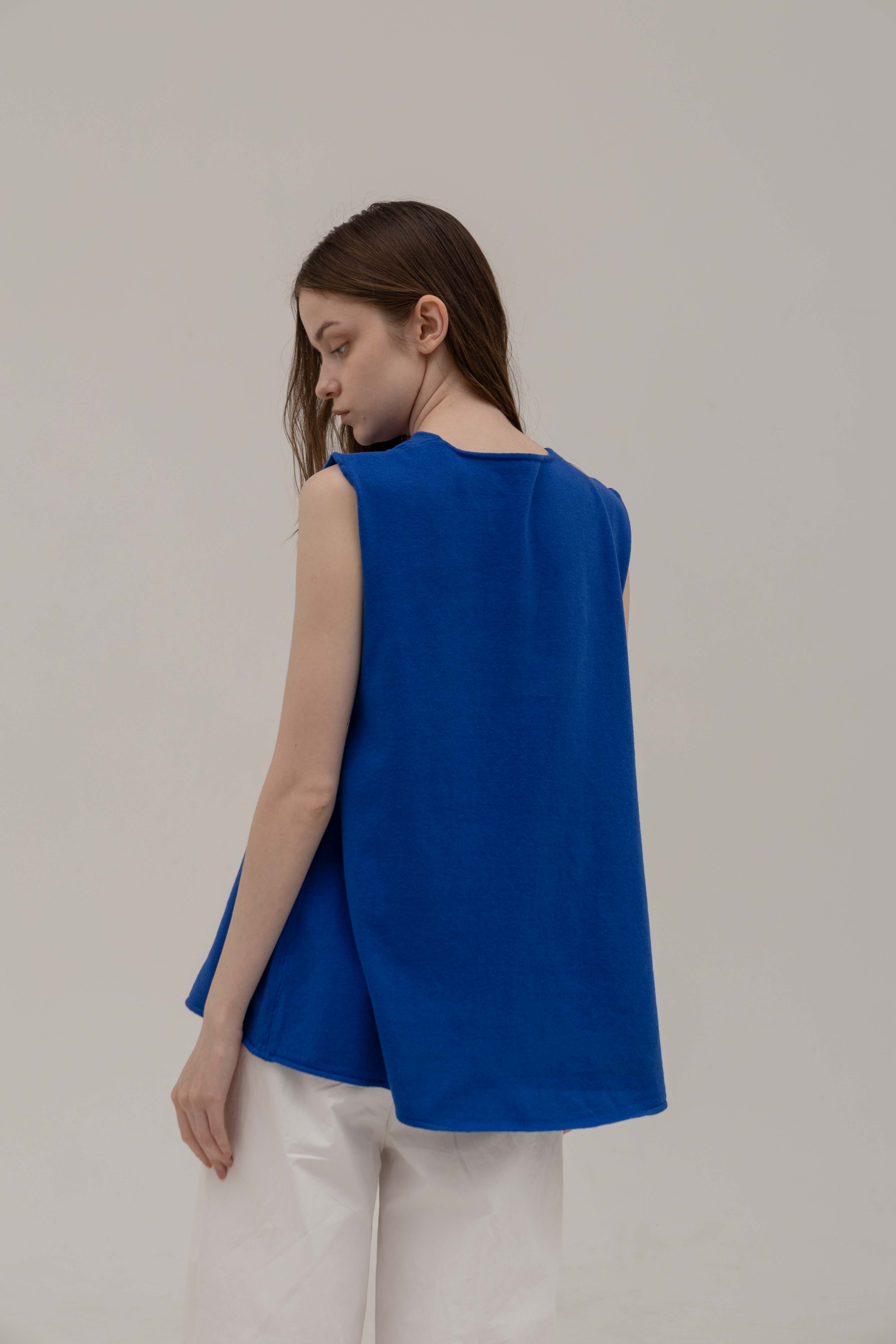 【UNOF】FRONT CUT TANK TOP FRONT CUT TANK TOP – UNOF