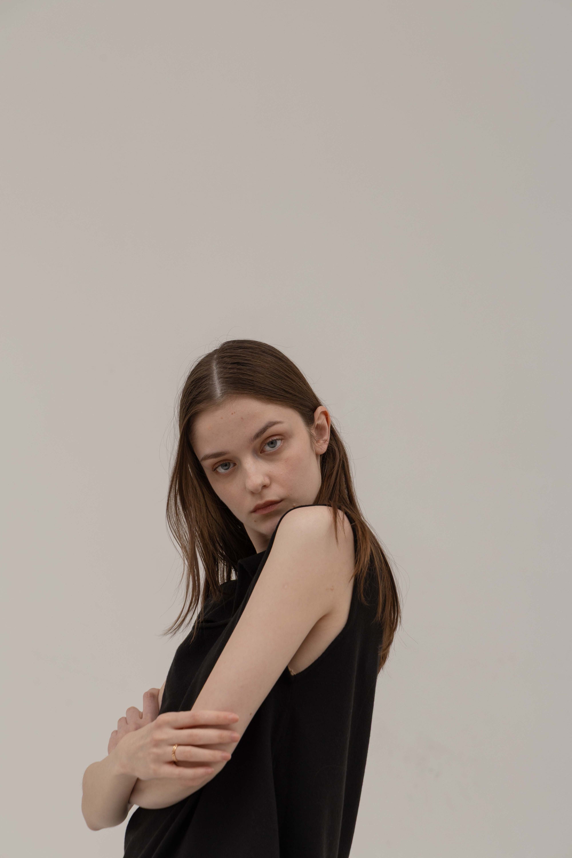 FRONT CUT TANK TOP【6月13日20:00-発売】