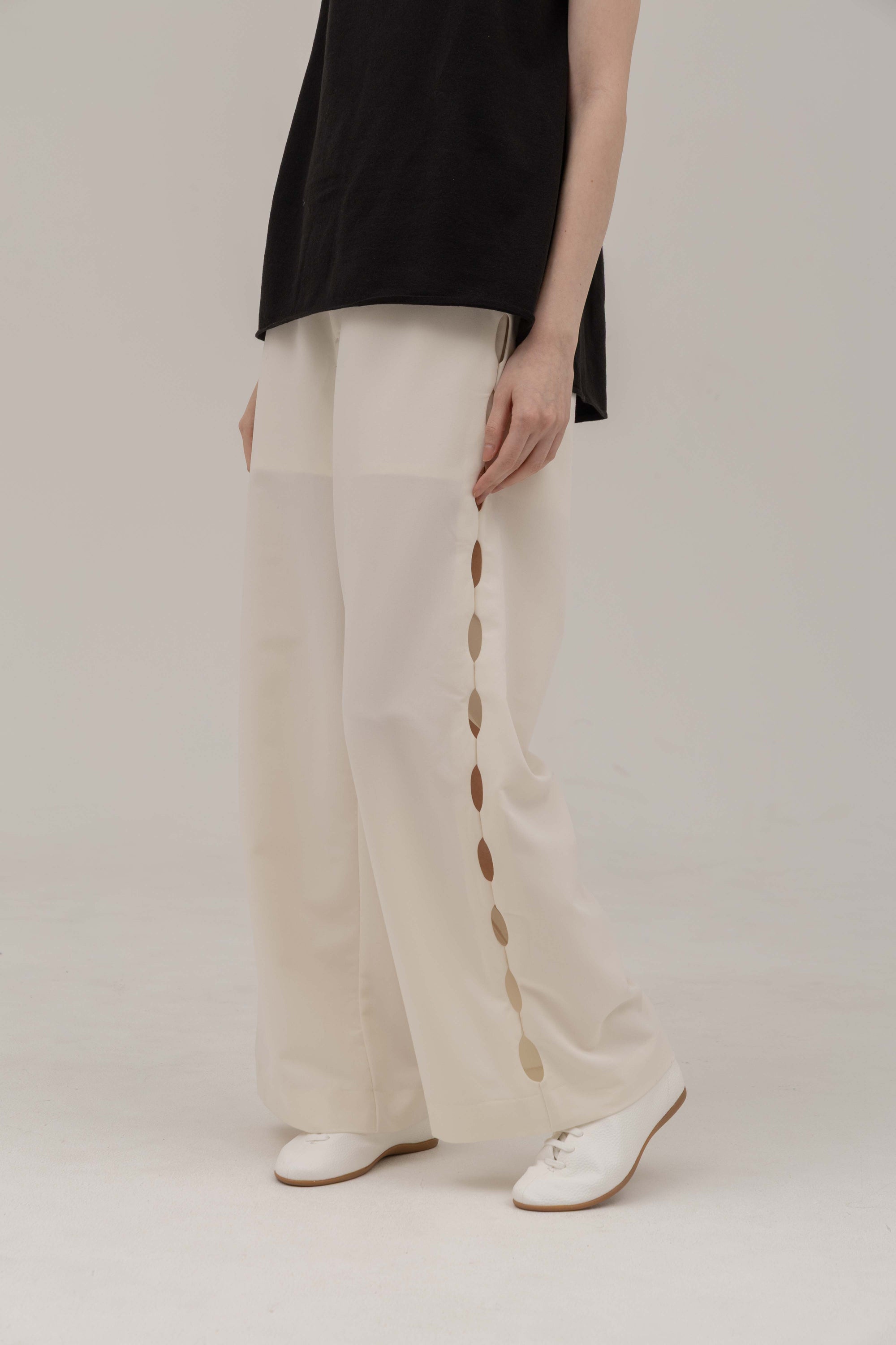 SLIT LINE PANTS