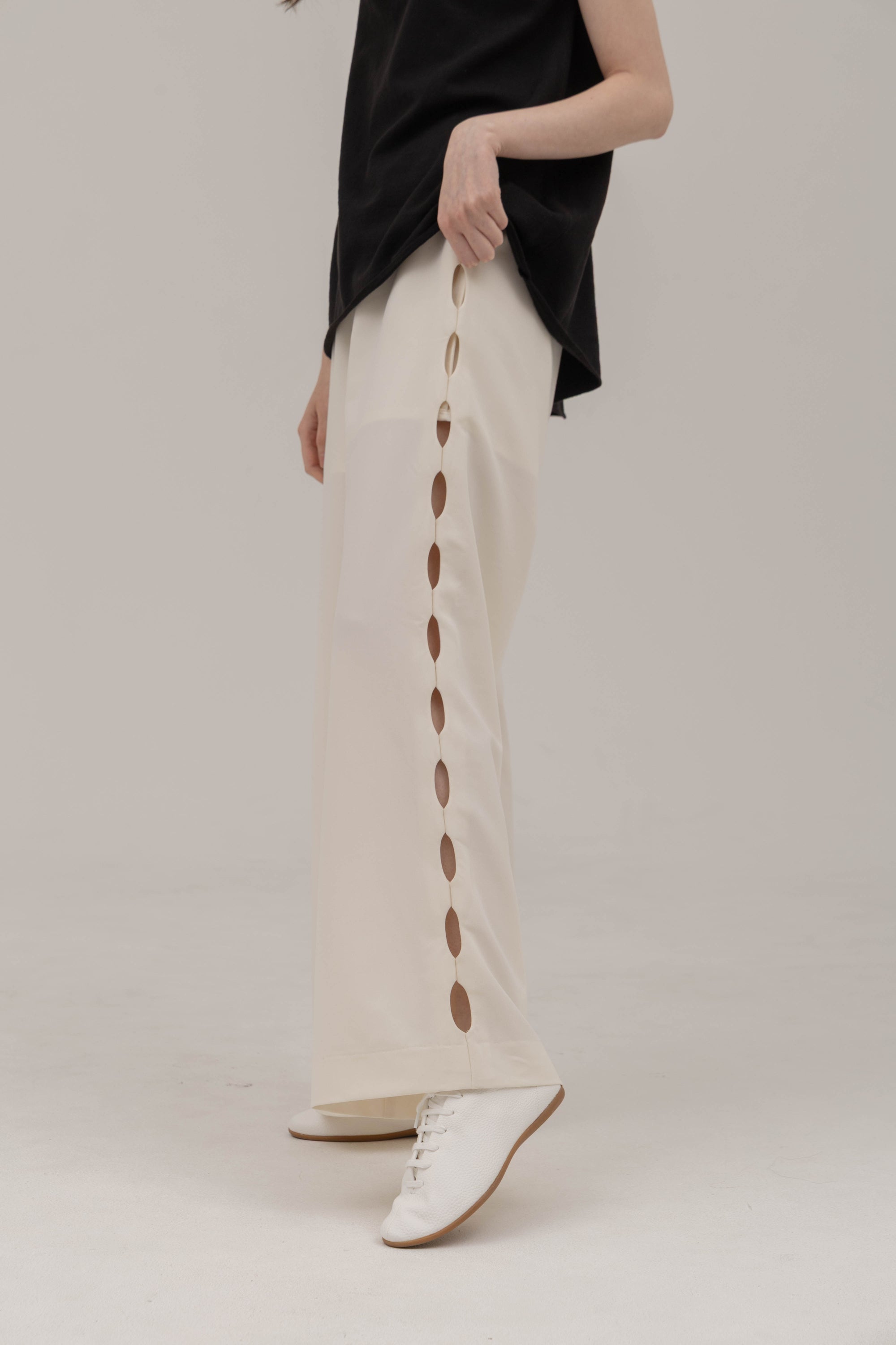 SLIT LINE PANTS