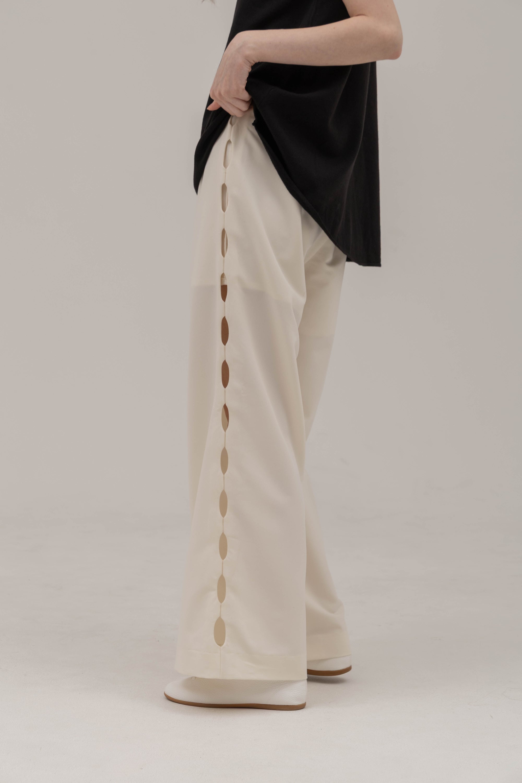 SLIT LINE PANTS
