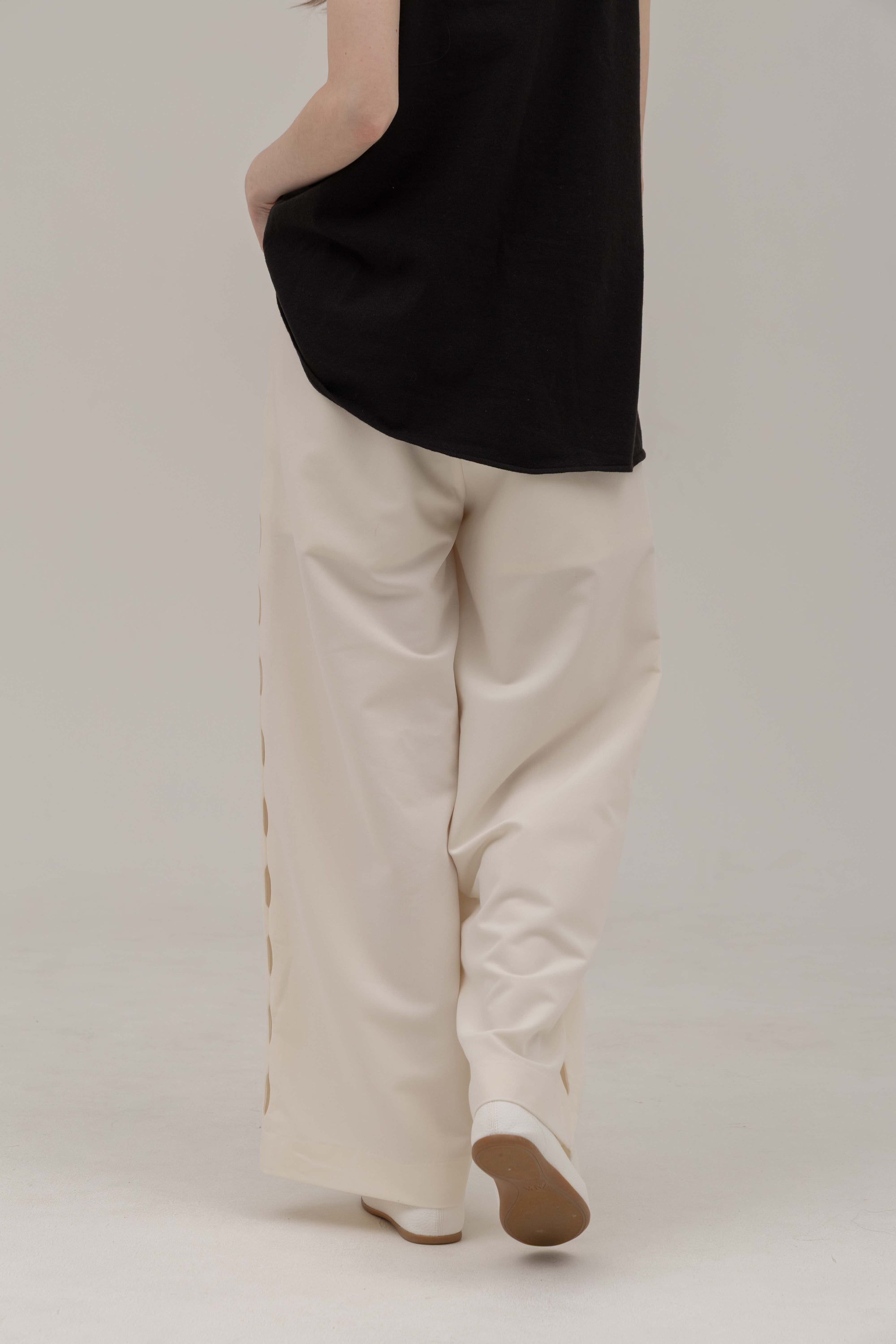 SLIT LINE PANTS