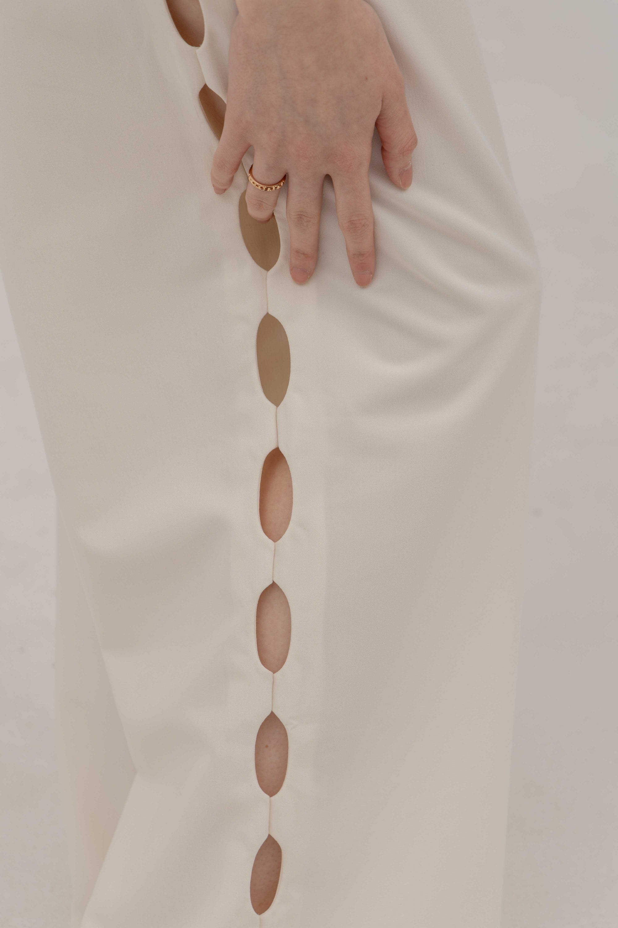 SLIT LINE PANTS
